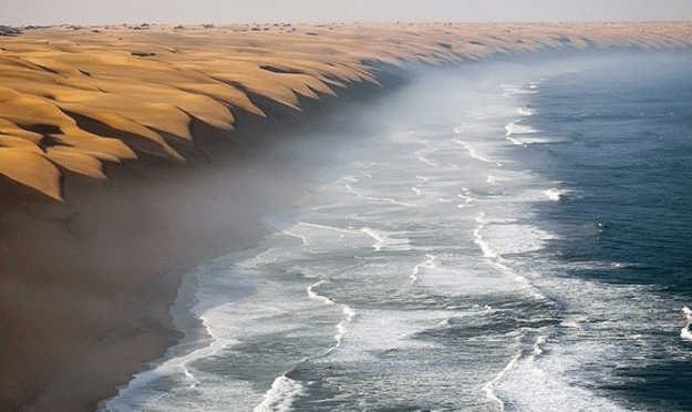 Donde el desierto del Namib se junta con el océano