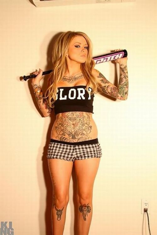 girls_with_tattoos_09
