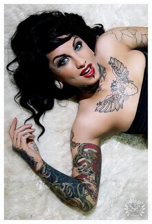 girls_with_tattoos_17